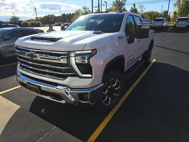 Photo of 2024 Iridescent Pearl Tricoat Chevrolet Silverado 2500