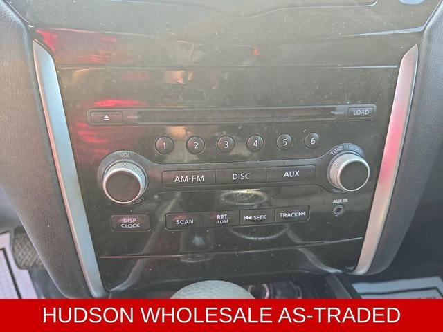Photo of 2015 Glacier White Nissan Pathfinder