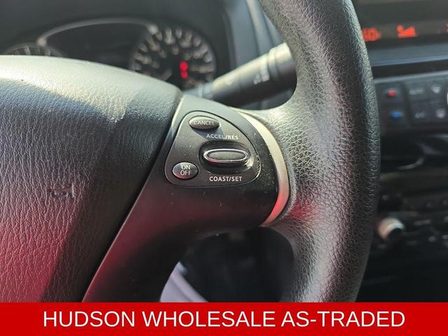 Photo of 2015 Glacier White Nissan Pathfinder