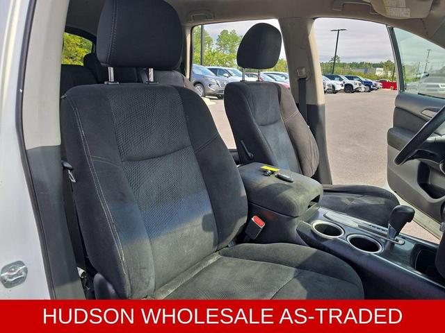 Photo of 2015 Glacier White Nissan Pathfinder
