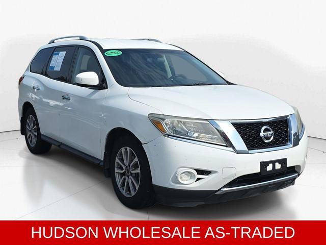 Photo of 2015 Glacier White Nissan Pathfinder