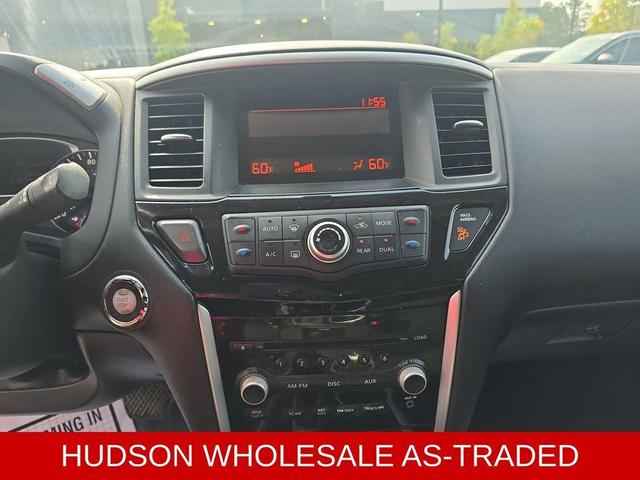 Photo of 2015 Glacier White Nissan Pathfinder