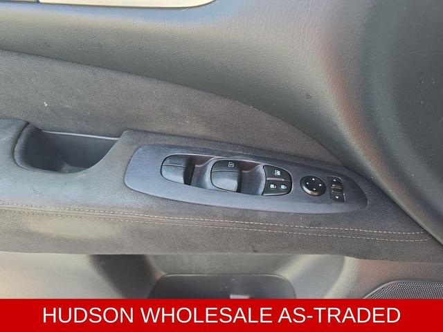 Photo of 2015 Glacier White Nissan Pathfinder
