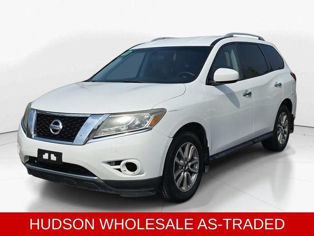 Photo of 2015 Glacier White Nissan Pathfinder
