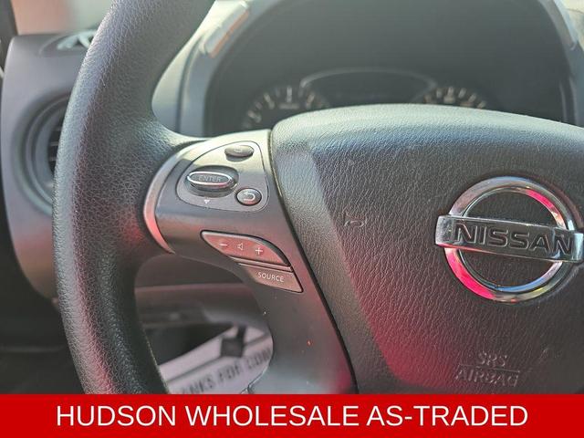 Photo of 2015 Glacier White Nissan Pathfinder
