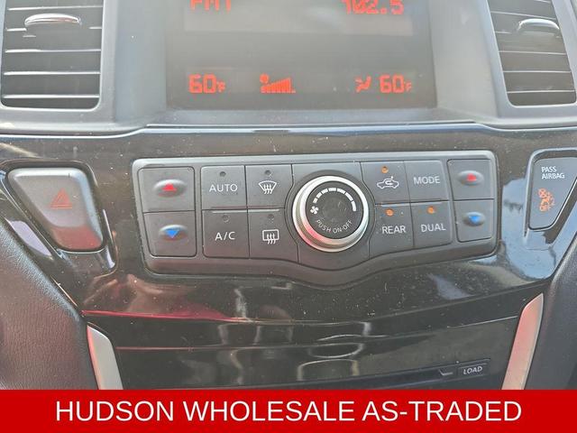 Photo of 2015 Glacier White Nissan Pathfinder