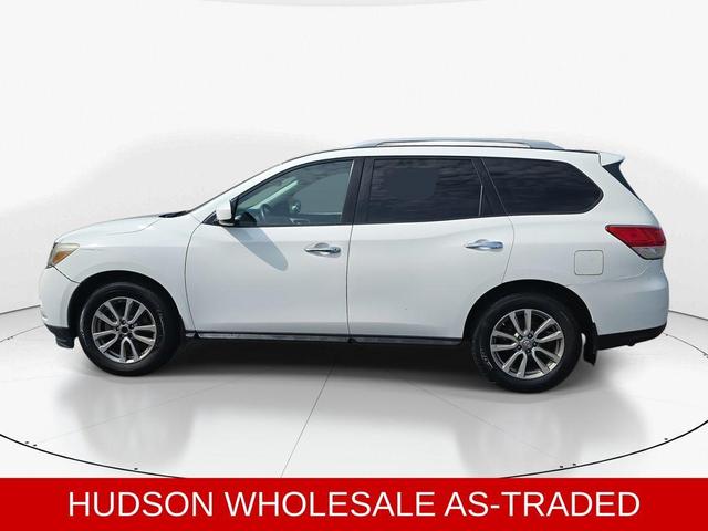 Photo of 2015 Glacier White Nissan Pathfinder