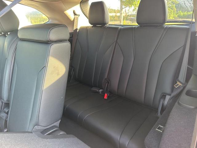Photo of 2023 Lunar Silver Metallic Acura MDX
