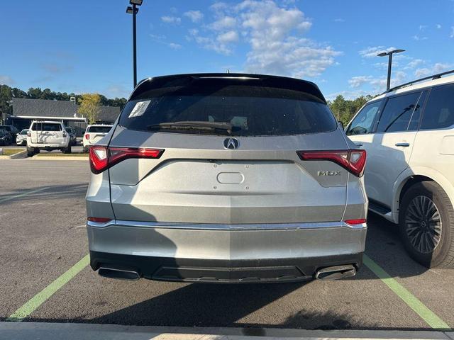 Photo of 2023 Lunar Silver Metallic Acura MDX