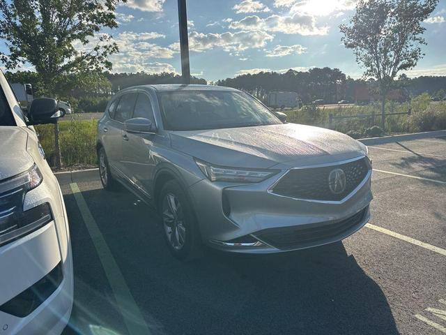 Photo of 2023 Lunar Silver Metallic Acura MDX