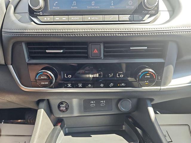 Photo of 2024 Black Nissan Rogue