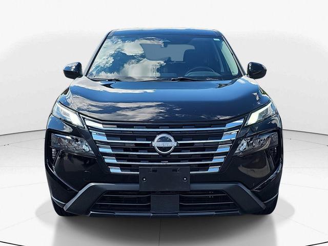 Photo of 2024 Black Nissan Rogue