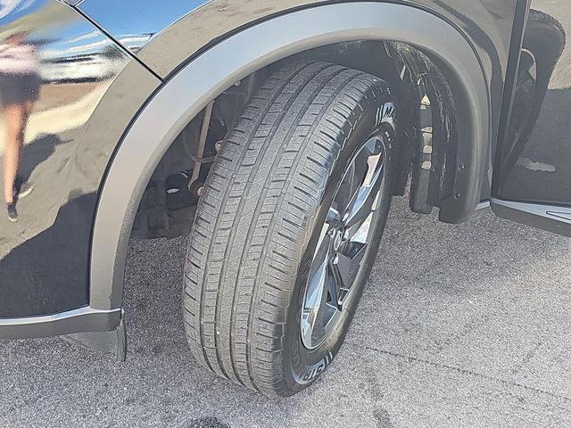 Photo of 2024 Black Nissan Rogue