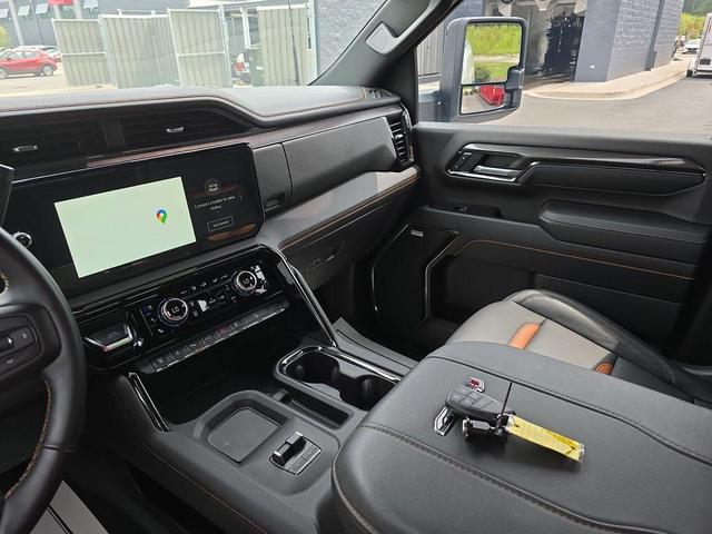 Photo of 2024 Summit White GMC Sierra 2500