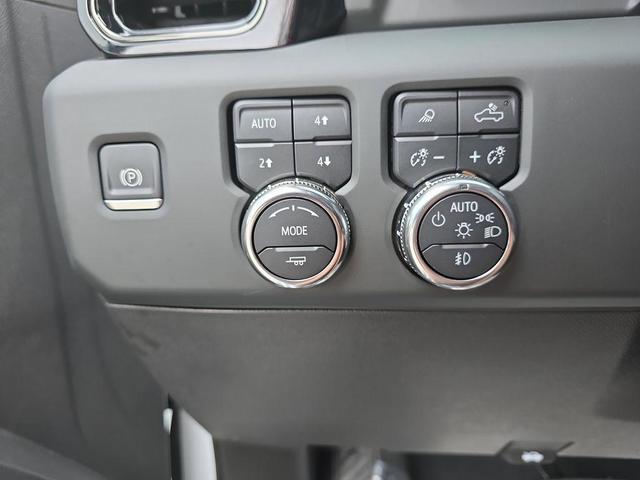 Photo of 2024 Summit White GMC Sierra 2500