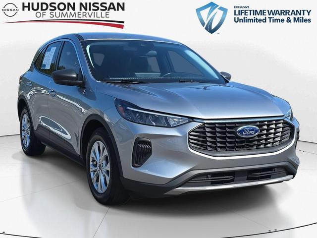 Photo of 2023 Iconic Silver Metallic Ford Escape