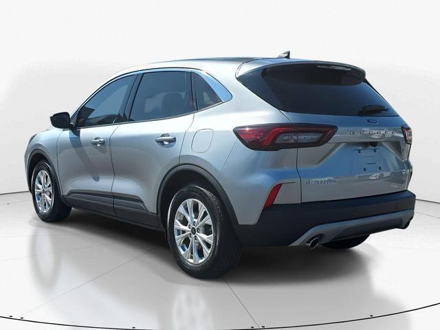 Photo of 2023 Iconic Silver Metallic Ford Escape