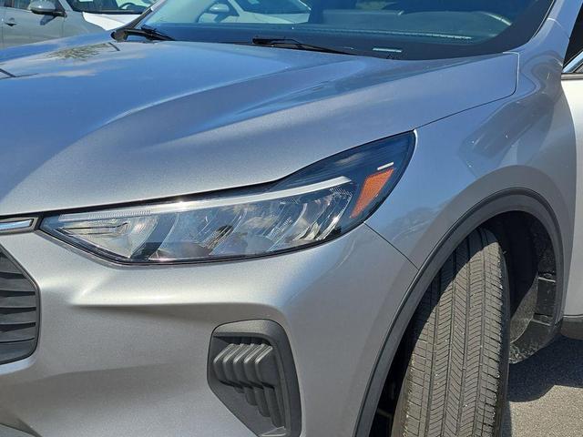 Photo of 2023 Iconic Silver Metallic Ford Escape