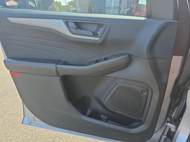 Photo of 2023 Iconic Silver Metallic Ford Escape