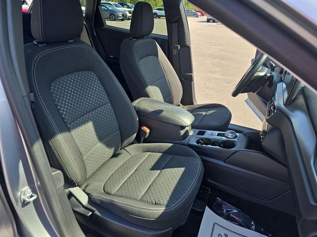 Photo of 2023 Iconic Silver Metallic Ford Escape