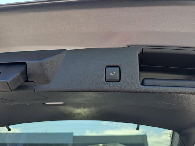 Photo of 2023 Iconic Silver Metallic Ford Escape