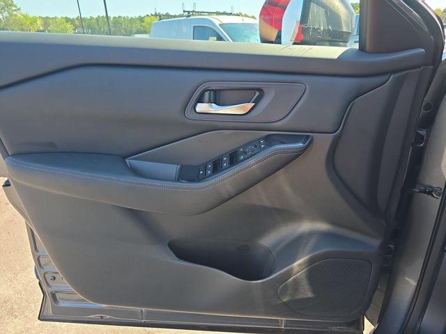 Photo of 2025 Gun Metallic Nissan Rogue