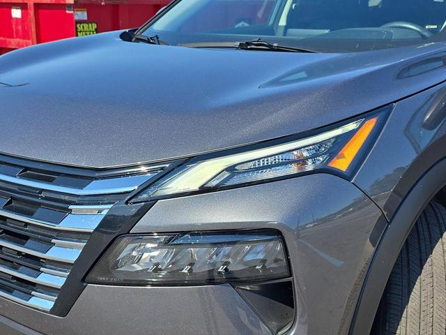 Photo of 2025 Gun Metallic Nissan Rogue