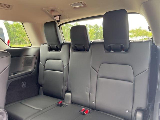 Photo of 2025 White / Black Nissan Pathfinder