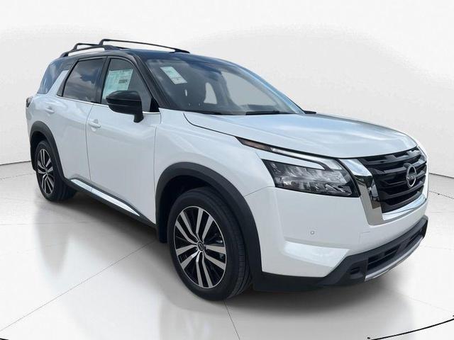 Photo of 2025 White / Black Nissan Pathfinder