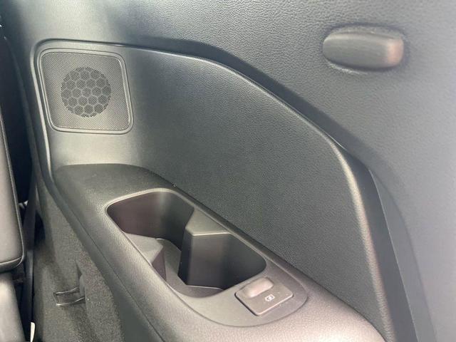 Photo of 2025 White / Black Nissan Pathfinder