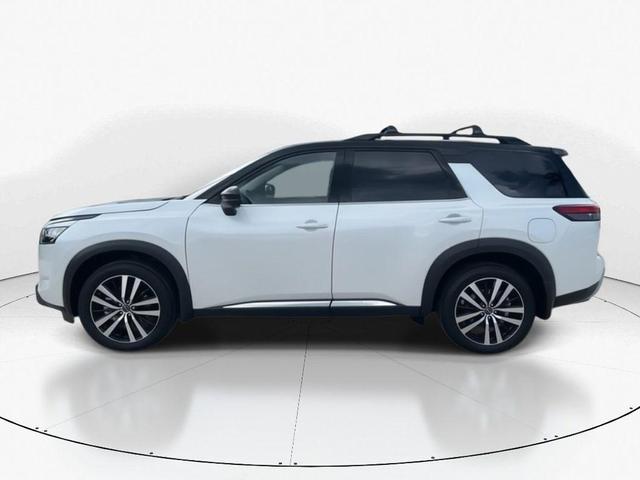 Photo of 2025 White / Black Nissan Pathfinder