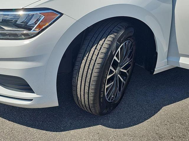 Photo of 2019 Pure White Volkswagen Jetta