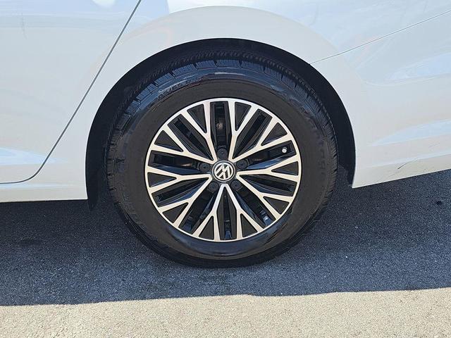 Photo of 2019 Pure White Volkswagen Jetta