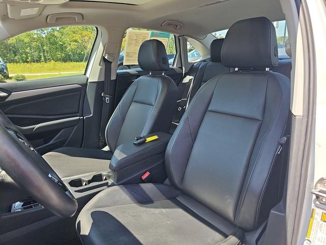 Photo of 2019 Pure White Volkswagen Jetta