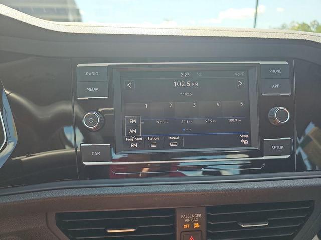 Photo of 2019 Pure White Volkswagen Jetta