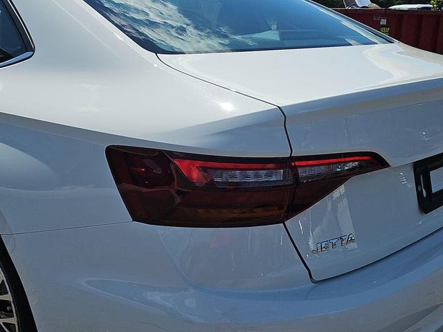 Photo of 2019 Pure White Volkswagen Jetta