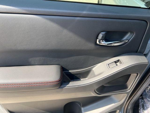 Photo of 2025 Boulder Gray Metallic Nissan Frontier