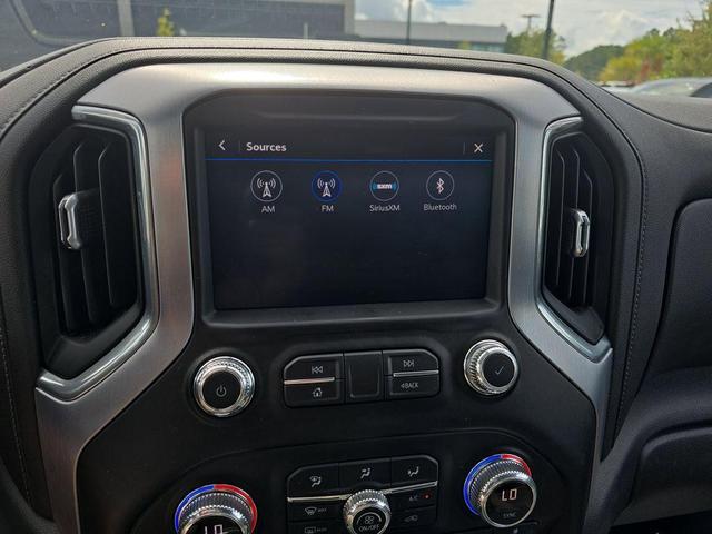 Photo of 2021 White GMC Sierra 1500