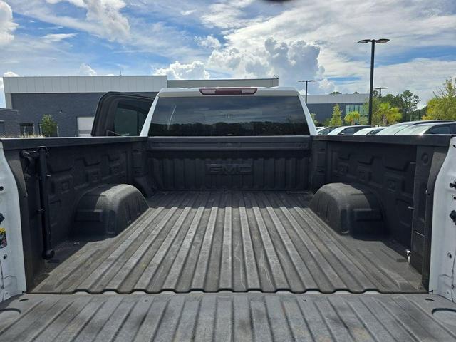 Photo of 2021 White GMC Sierra 1500