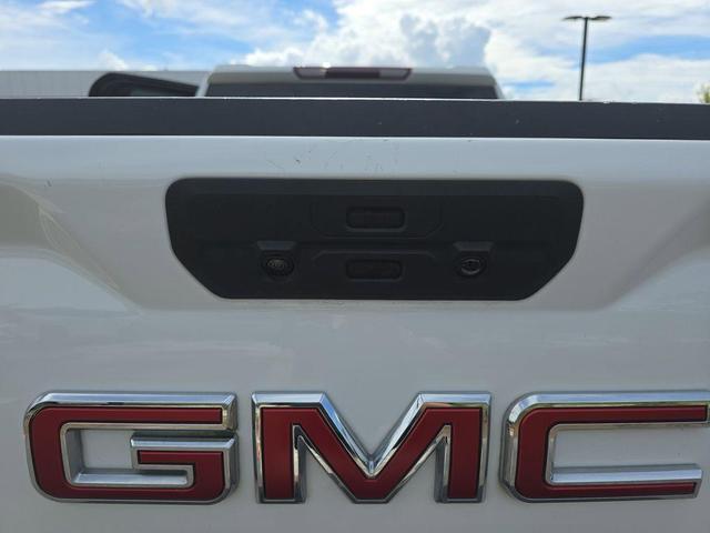 Photo of 2021 White GMC Sierra 1500