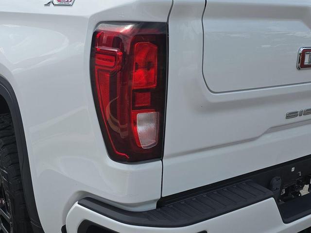 Photo of 2021 White GMC Sierra 1500
