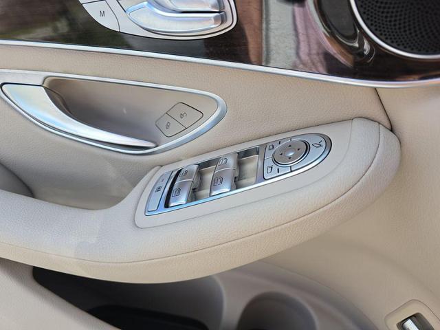 Photo of 2022 Polar White Mercedes-Benz GLC 300