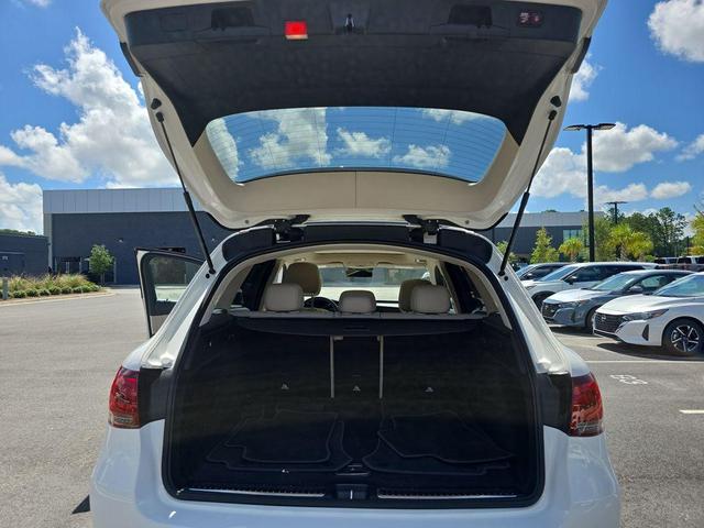 Photo of 2022 Polar White Mercedes-Benz GLC 300