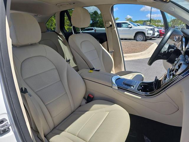 Photo of 2022 Polar White Mercedes-Benz GLC 300