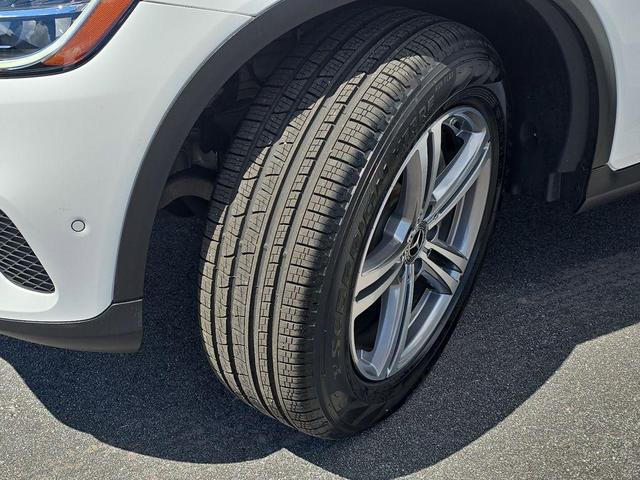 Photo of 2022 Polar White Mercedes-Benz GLC 300