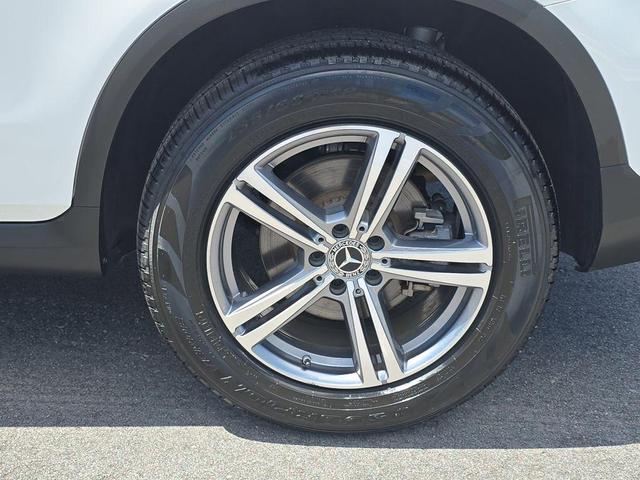 Photo of 2022 Polar White Mercedes-Benz GLC 300