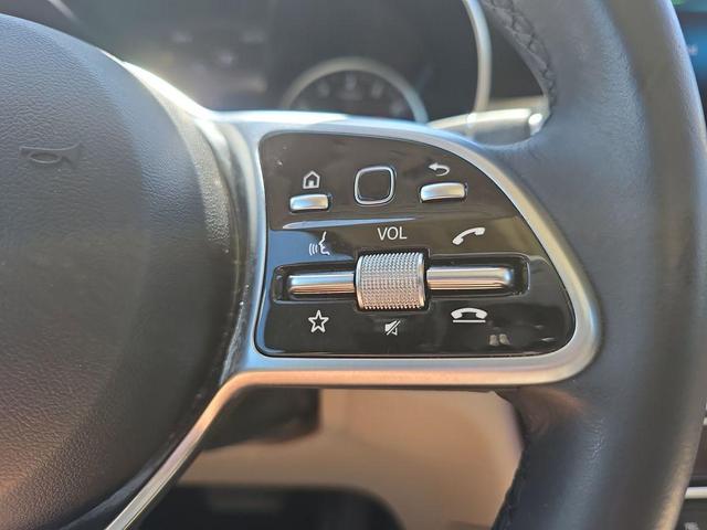 Photo of 2022 Polar White Mercedes-Benz GLC 300
