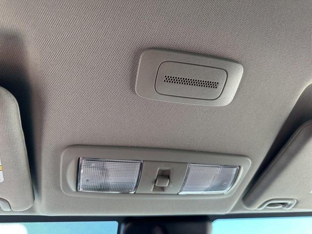 Photo of 2024 Glacier White Nissan Frontier