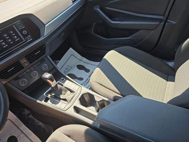 Photo of 2024 Platinum Gray Metallic Volkswagen Jetta