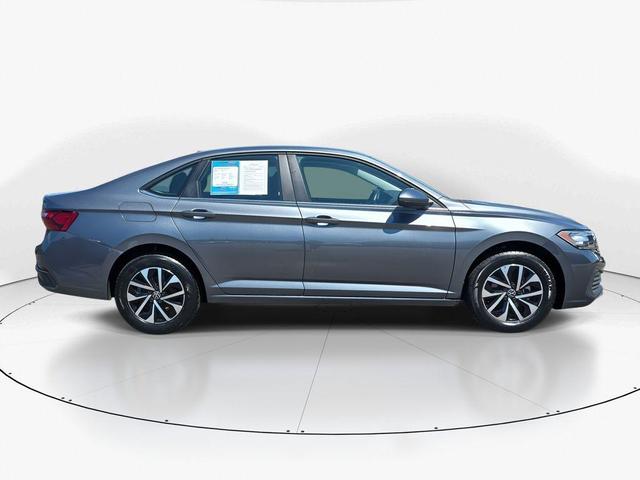 Photo of 2024 Platinum Gray Metallic Volkswagen Jetta